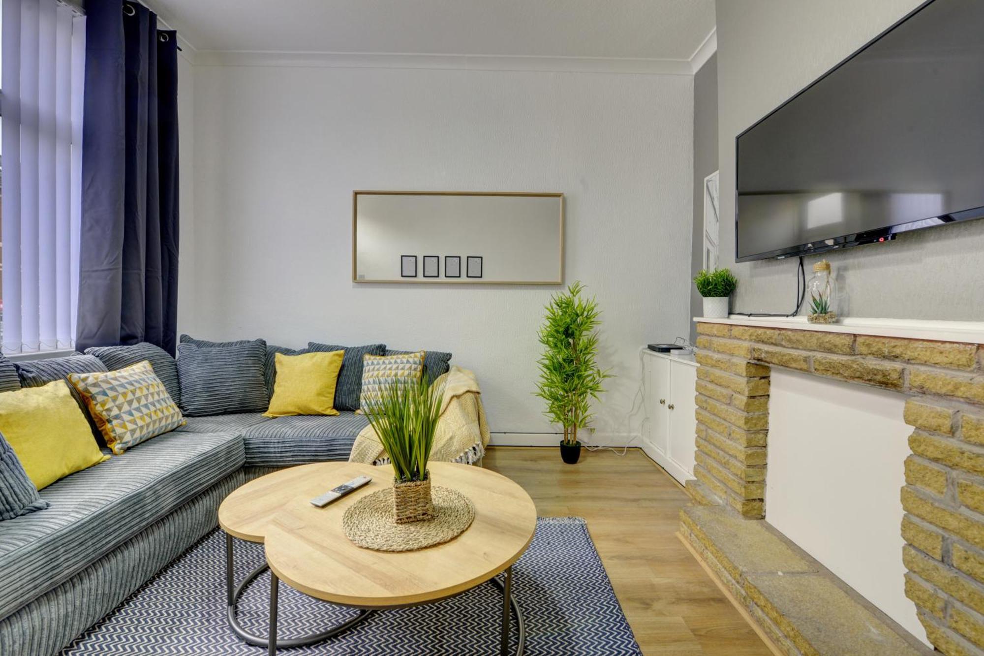 Modern 2Br Gem I Free Parking I Sleeps 5 Villa Coventry Ngoại thất bức ảnh