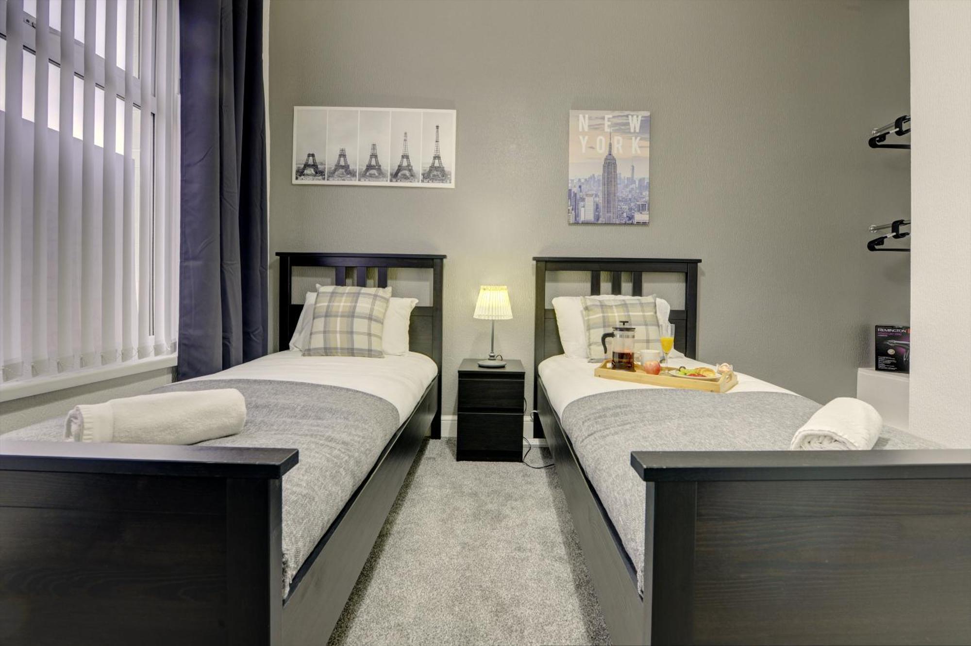 Modern 2Br Gem I Free Parking I Sleeps 5 Villa Coventry Ngoại thất bức ảnh